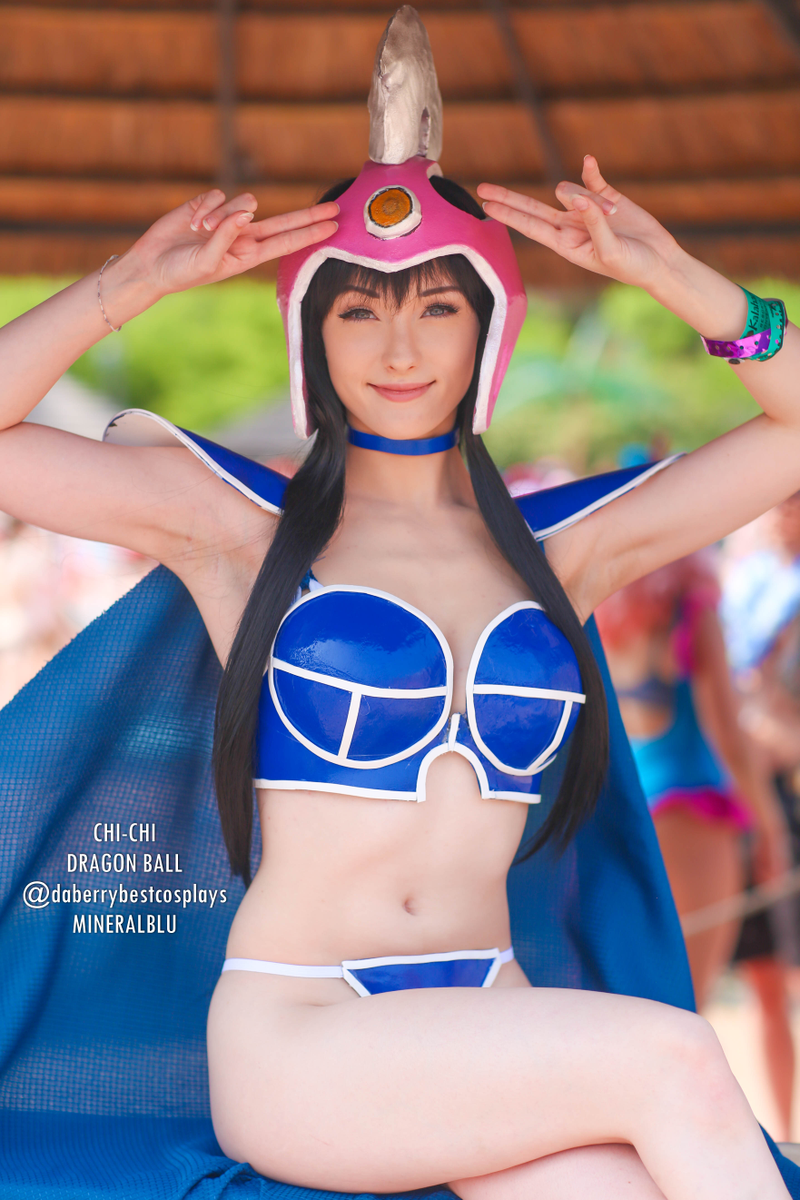 Illustration for article titled ColossalCon 2019, aka Cosplay's Great Pool Party